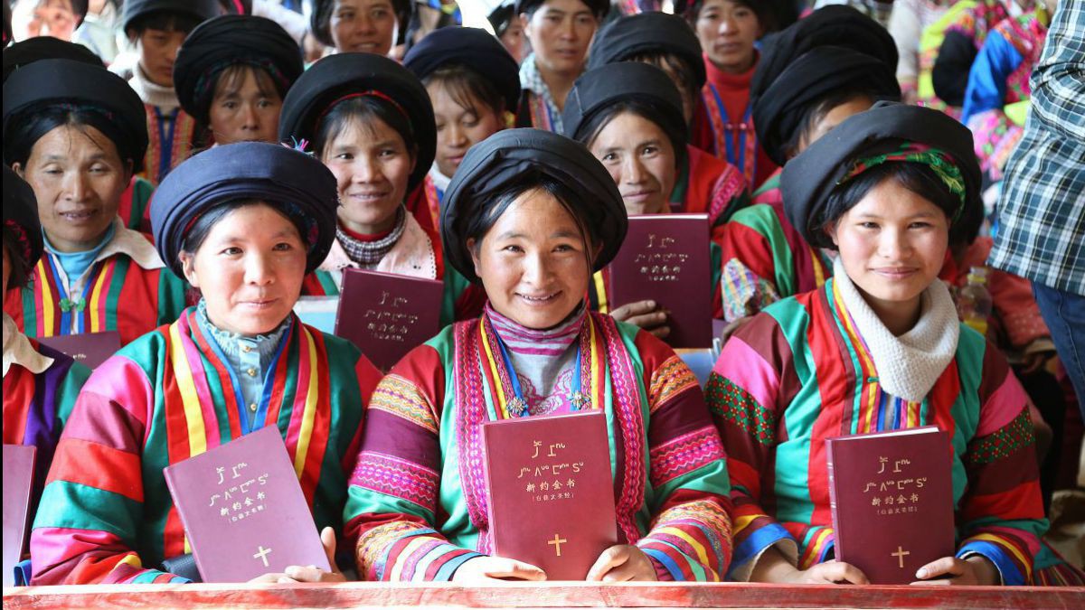 Christen in China mit Bibeln