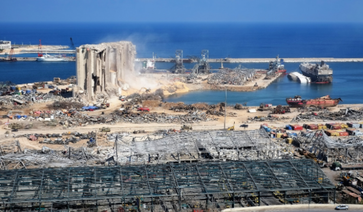 Zerstörter Hafen in Beirut aufgrund der Explosion im August 2020.