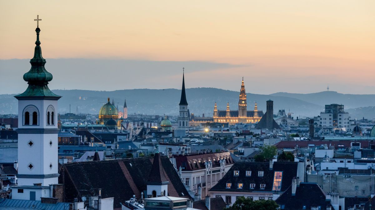 Blick über die Kirchen der Wiener Innenstadt. Zahlreiche Kirchen und kirchliche Gemeinschaften sind Mitglied der Österreichischen Bibelgesellschaft.