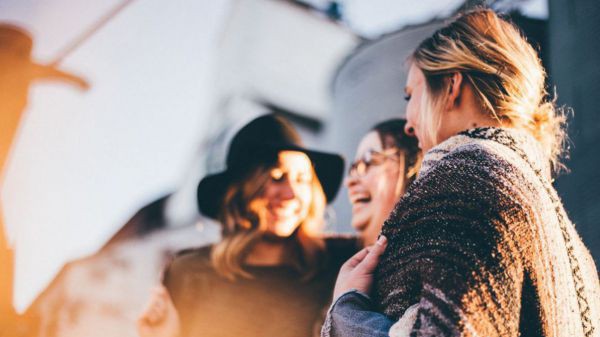 Junge Frauen einer Kirchengemeinde