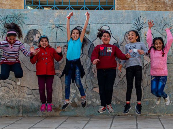 Kinder in Jordanien freuen sich über Ihre Spende