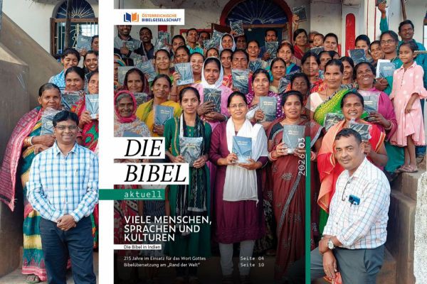 Das aktuelle Magazin "die Bibel aktuell". Am Cover sind viele Menschen aus Indien in bunter Kleidung zu sehen. Darauf ist zu lesen: Die Bibel aktuell. Viele Menschen, Sprachen und Kulturen. Die Bibel in Indien."
